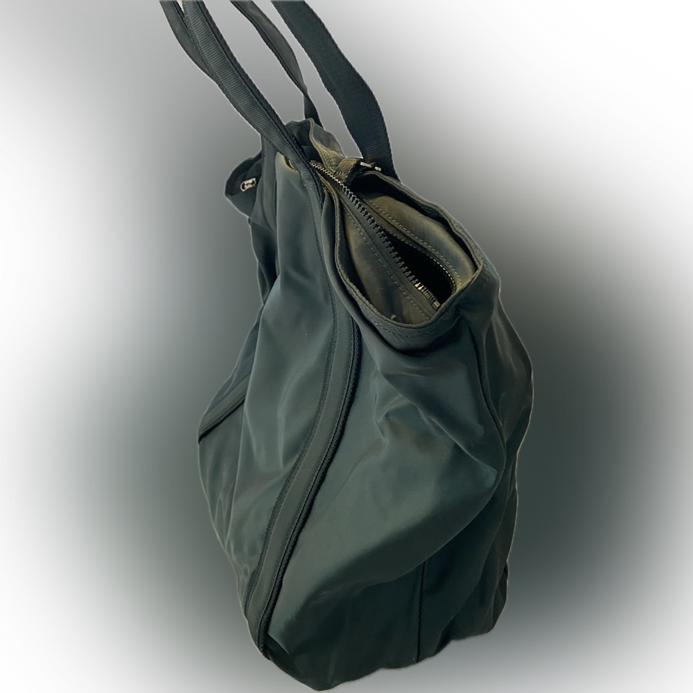 Lululemon Live Free Tote Teal Shadow  used a few times - Picture 6 of 14